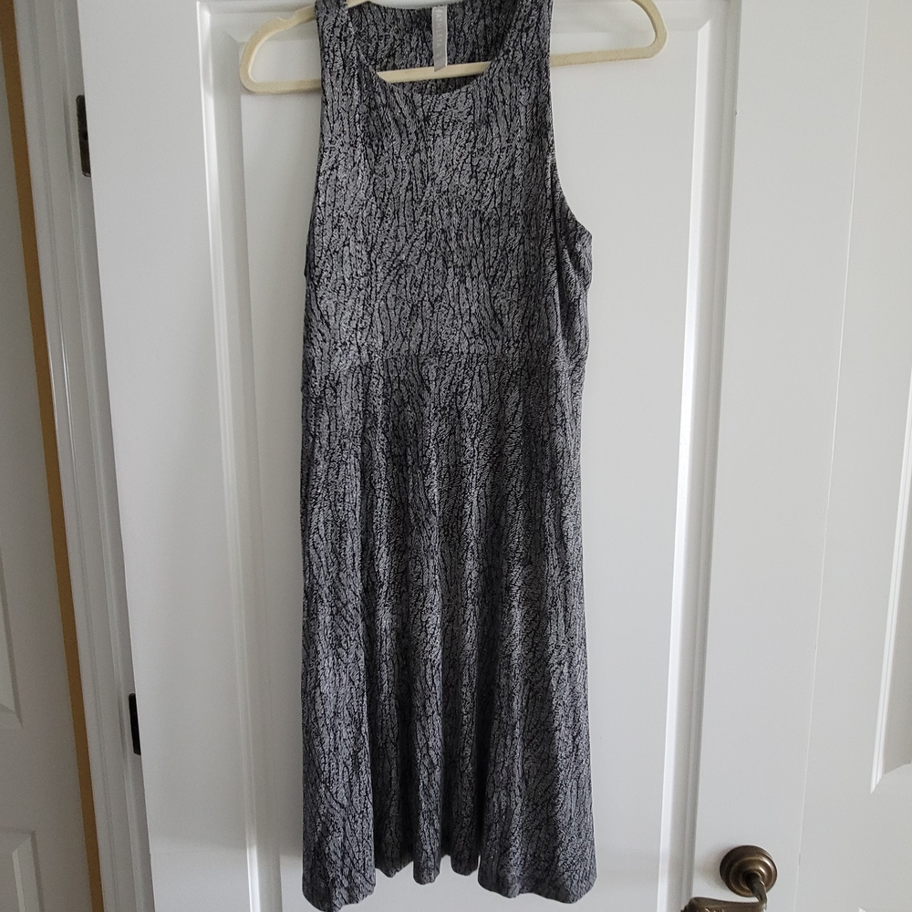 Athleta Gray and Black Patterned Just To The Knee Dress